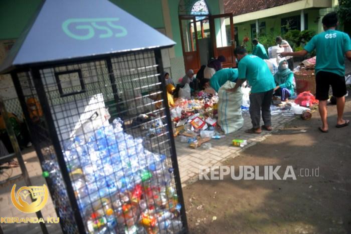 Gerakan Sedekah Sampah di Masjid Al Muharram Bantul | Republika Online