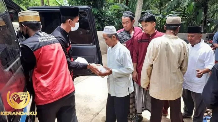 10 Keutamaan Sedekah Berdasarkan Al Qur’an dan Hadits Shahih 10 Keutamaan Sedekah Berdasarkan Al Qur’an dan Hadits Shahih