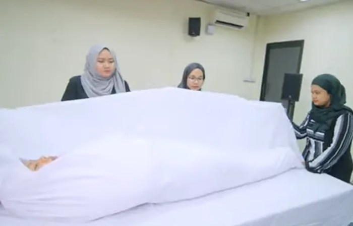 Cara Memandikan Jenazah Perempuan dalam Islam | Republika Online