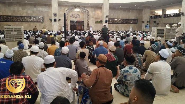 Poster Islami Apakah termasuk sunnah khutbah jumat khatib baca Surah ...