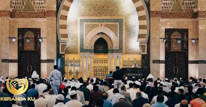 Adab-adab di dalam Masjid yang Perlu Kamu Tahu - Daily Muslim Adab-adab di dalam Masjid yang Perlu Kamu Tahu - Daily Muslim