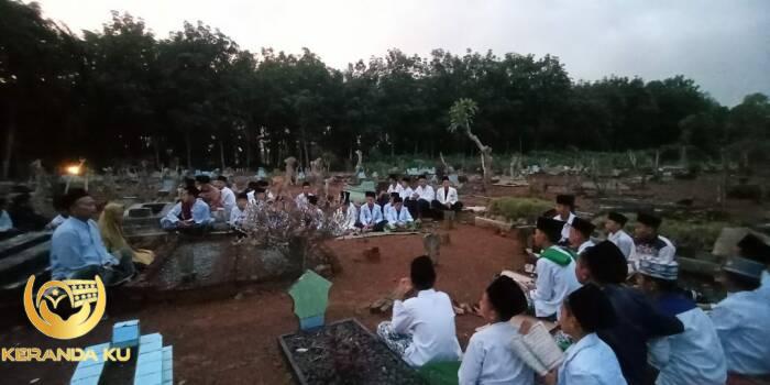 Bacaan Doa Ziarah Kubur Lengkap dengan Latin dan Terjemahannya ...