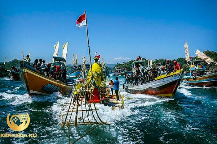 Mengenal Tradisi Sedekah Laut, Ritual Masyarakat Pesisir Indonesia