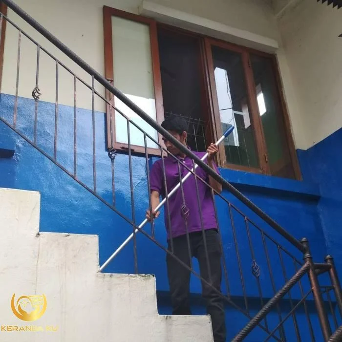 Cara membersihkan najis anjing di tangan