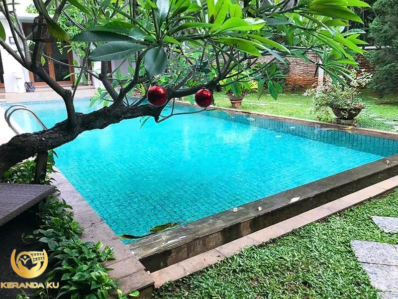 Cara Membersihkan Kolam Renang Sendiri di Rumah - Berkeluarga