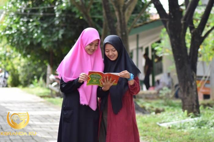 Pengertian dan Contoh Sikap Sopan Santun di Lingkungan Keluarga ... Pengertian dan Contoh Sikap Sopan Santun di Lingkungan Keluarga ...