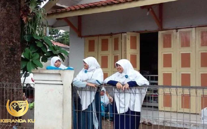 Adab bergaul dengan lawan jenis