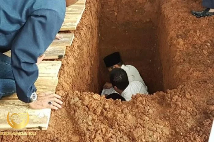 Tata Cara Menguburkan Jenazah Sesuai Syariat, Kaum Muslim Wajib Tahu!