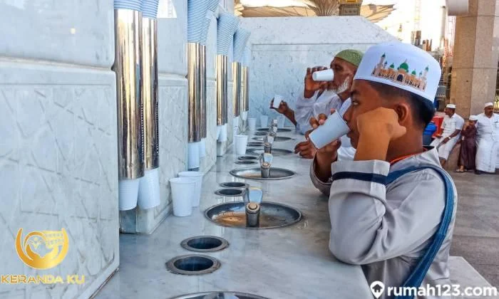 Doa Minum Air Zam Zam agar Dapat Berkah. Disertai Adab dan Manfaat! Doa Minum Air Zam Zam agar Dapat Berkah. Disertai Adab dan Manfaat!