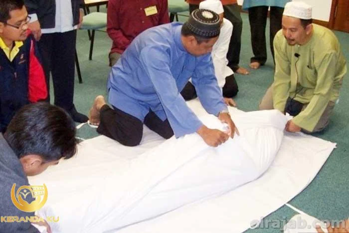 Bagaimana cara mengkafani jenazah yang sedang ihram