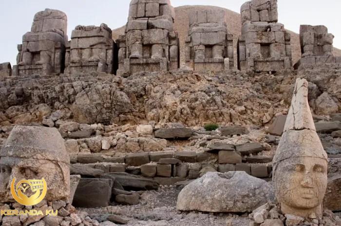 Ritus Pengorbanan Bayi yang Memilukan Peradaban Mesopotamia Kuno ...