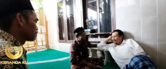 5 Potret Rumah Gus Baha di Rembang, Sederhana dan Nyaman! 5 Potret Rumah Gus Baha di Rembang, Sederhana dan Nyaman!