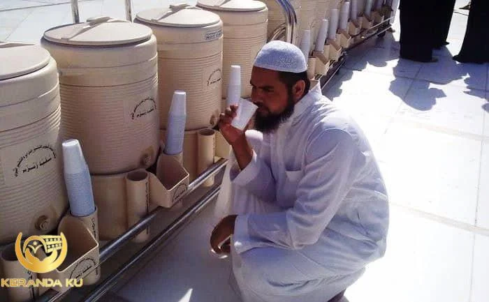 Adab Minum Air Zam Zam, Begini Kata Guru Muha - Suara RMA Adab Minum Air Zam Zam, Begini Kata Guru Muha - Suara RMA